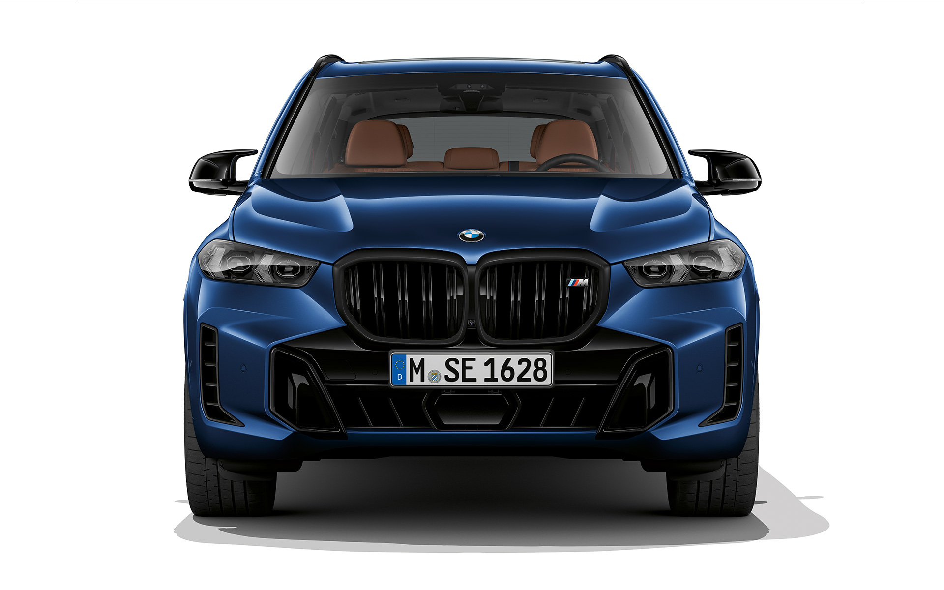 BMW X5 M60i xDrive G05 MP front close-up