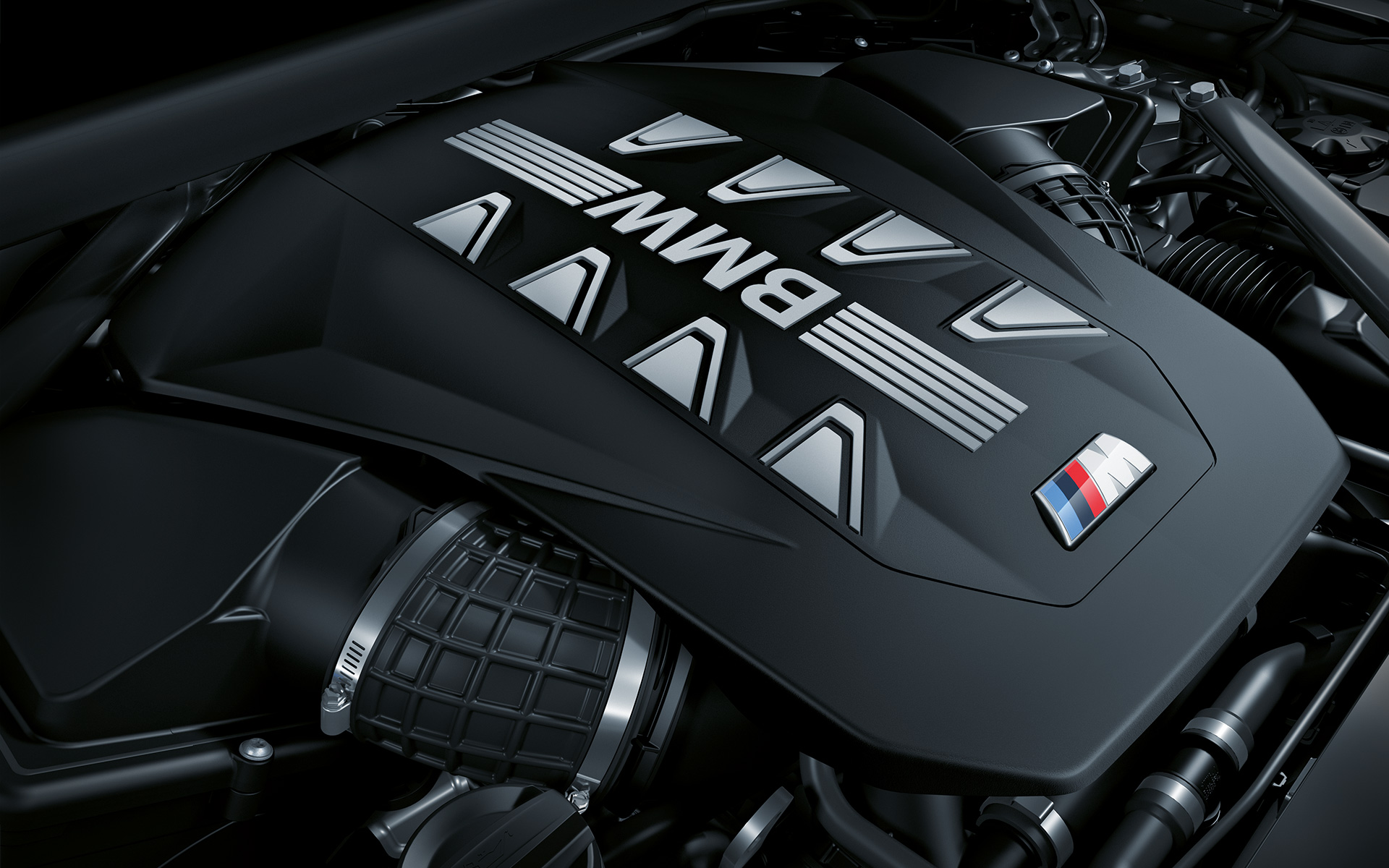 BMW X6 M60i xDrive G06 MP engine close-up