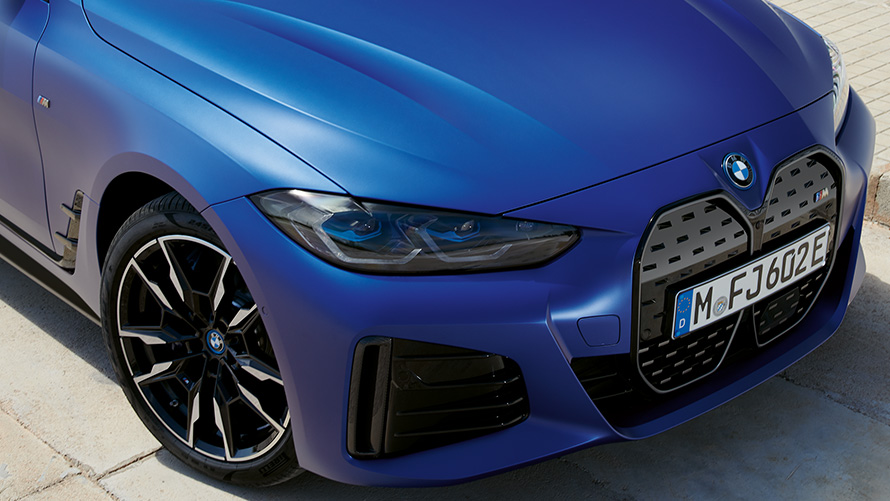 BMW i4 M50 G26 2021 BMW Individual Frozen Portimao Blue metallic three-quarter front view top shot