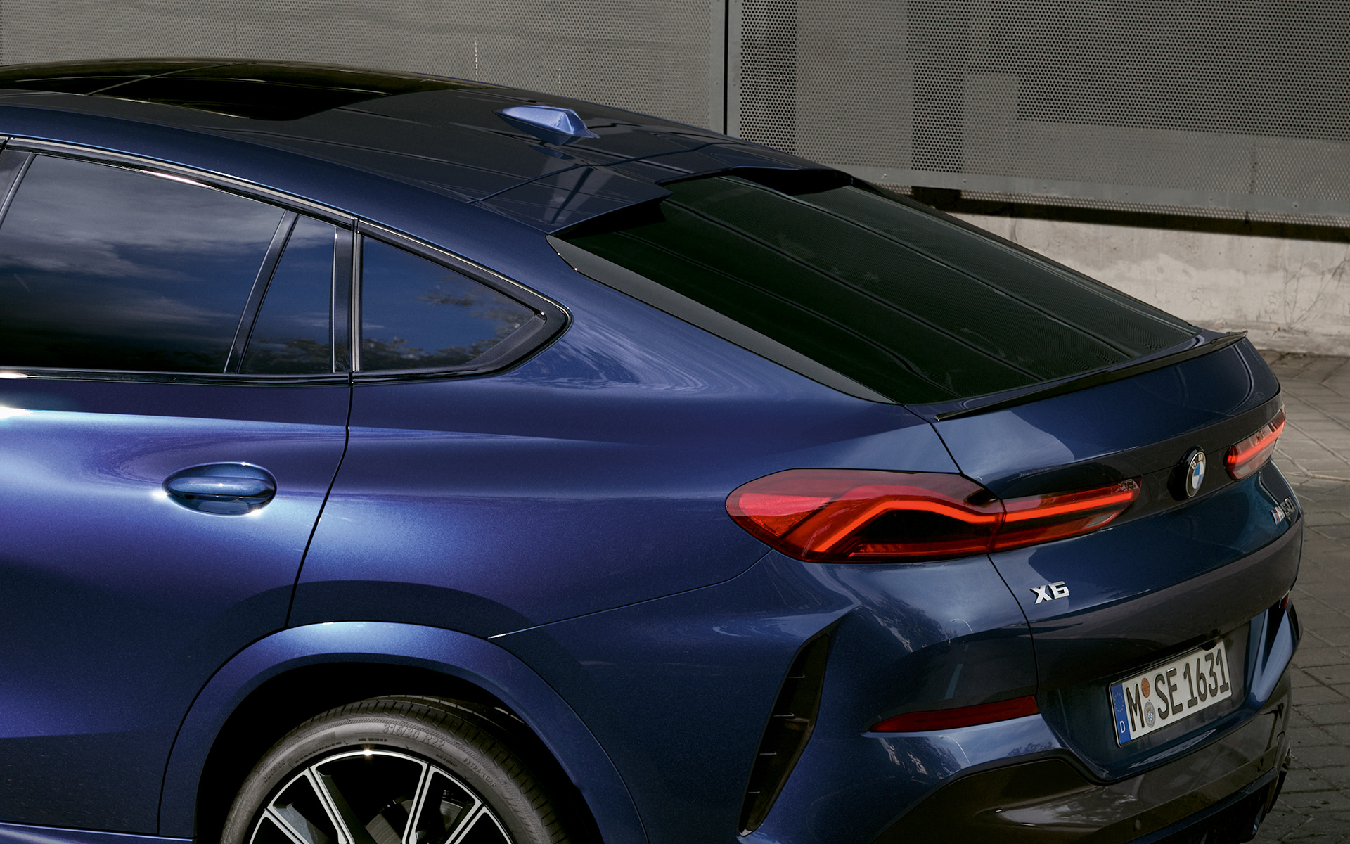 BMW X6 M60i xDrive G06 MP rear close-up